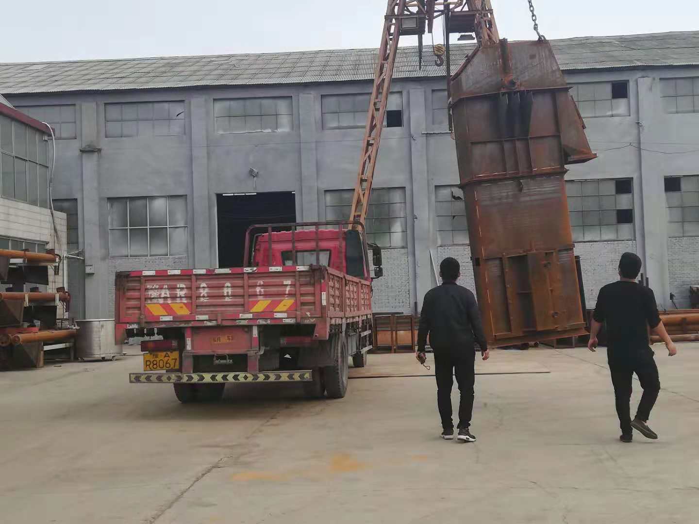 相應號召，NE15板鏈提升機原色出廠(chǎng)