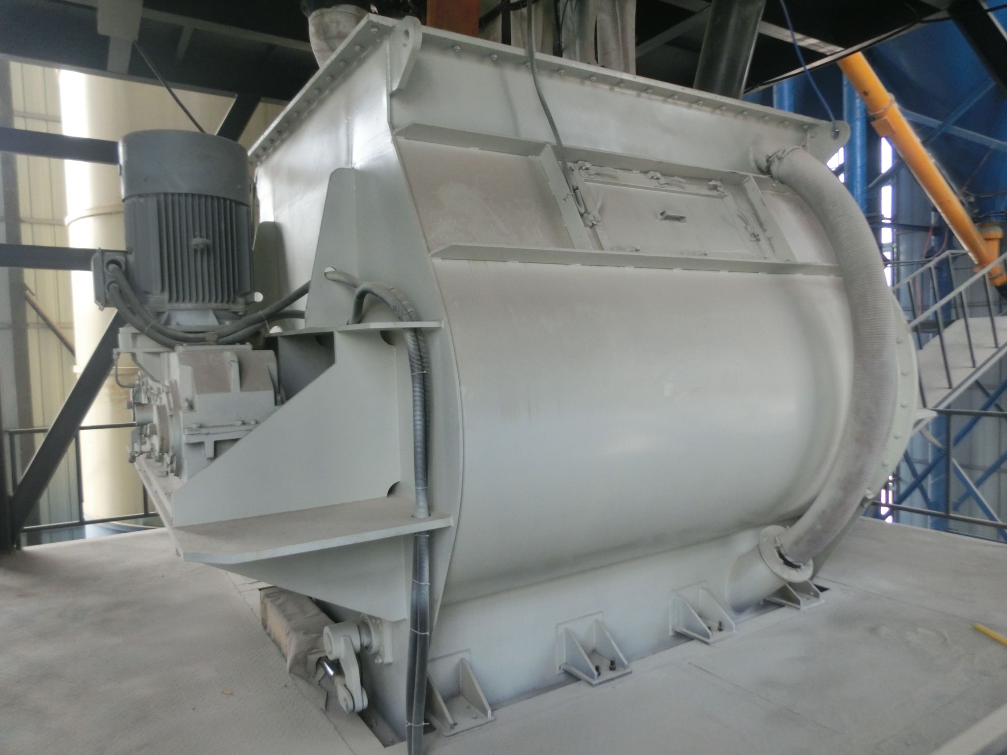 10m3雙軸無(wú)重力混合機